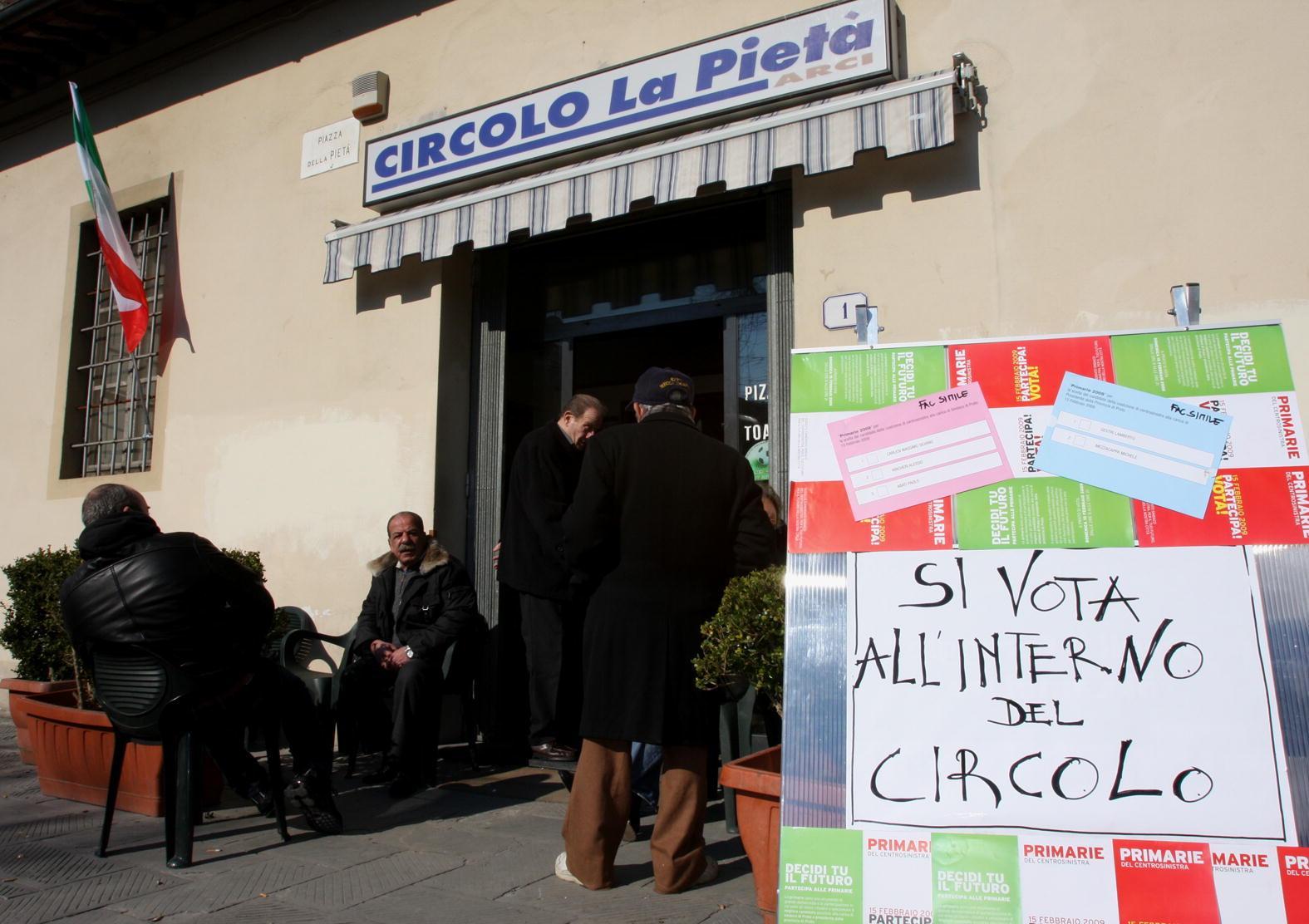 Il circolo della Pietà quando si svolgevano le primarie del Pd