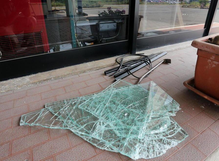 Sesto colpo alla stazione di servizio La titolare: «Una sconfitta per tutti» 