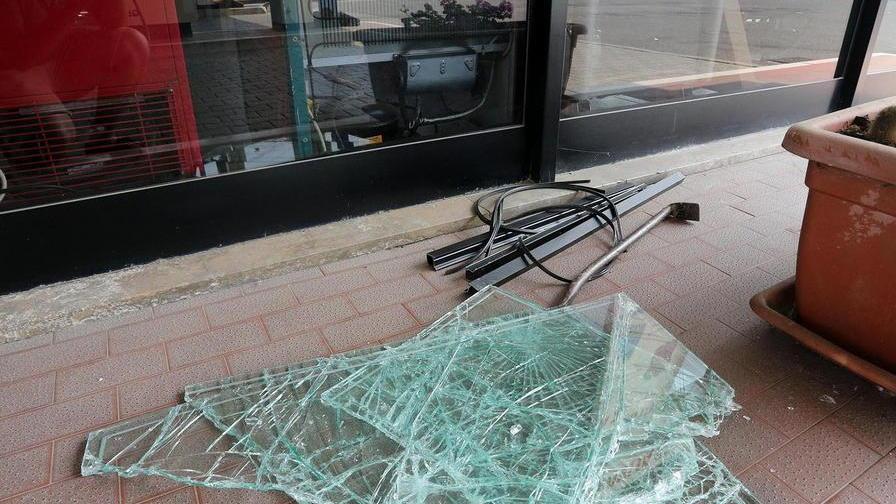 Sesto colpo alla stazione di servizio La titolare: «Una sconfitta per tutti»