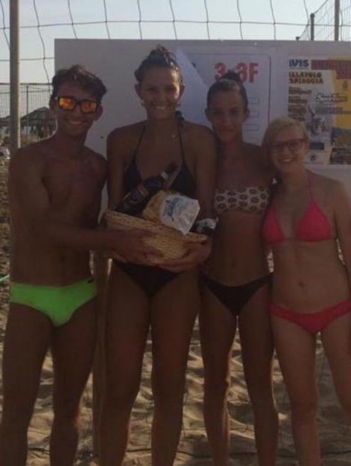 Sei squadre sulla spiaggia Spettacolo al Gabbiano Azzurro