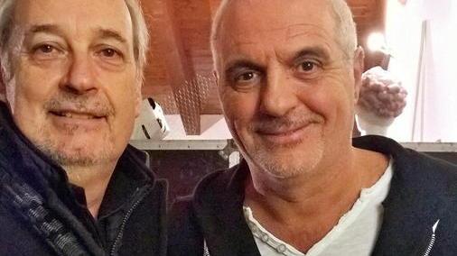 Maschere d’artista per acquistare defibrillatori