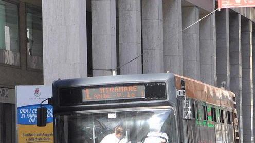 Bus, autista aggredito da un gruppo di turisti