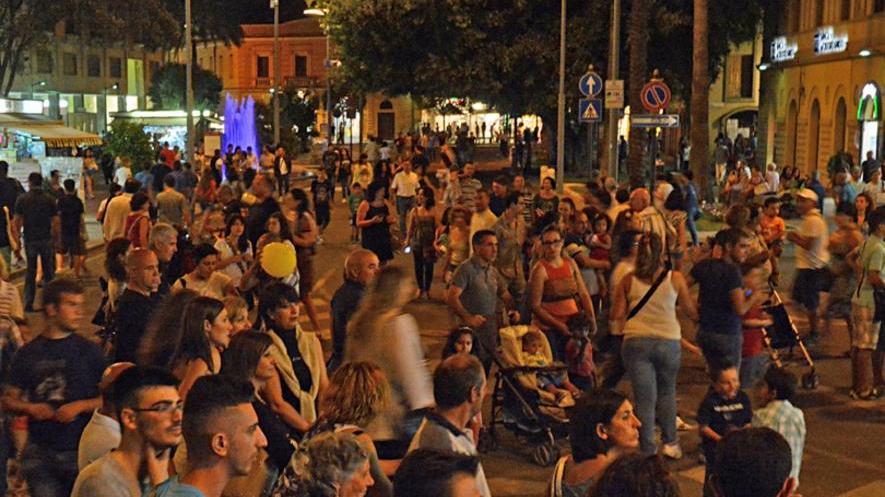 Acquisti e spettacoli nelle vie del centro
