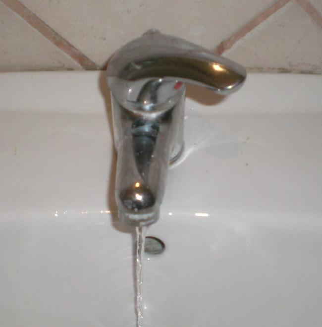 Acqua, scatta l’ordinanza di non potabilità