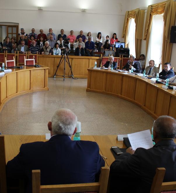 Il Consiglio entra nel vivo, martedì si torna in aula