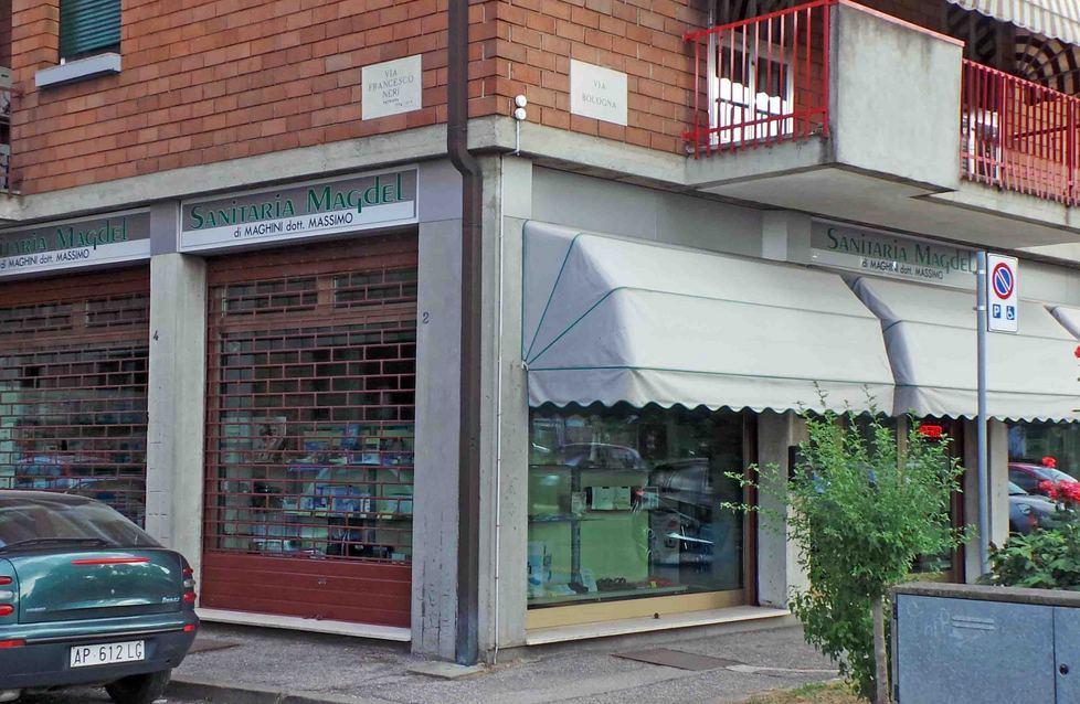 Ladri in due “sanitarie” di via Bologna 