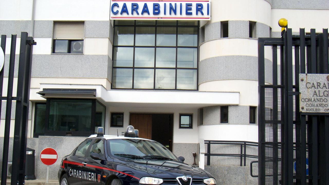 L'ingresso della caserma dei carabinieri di Alghero
