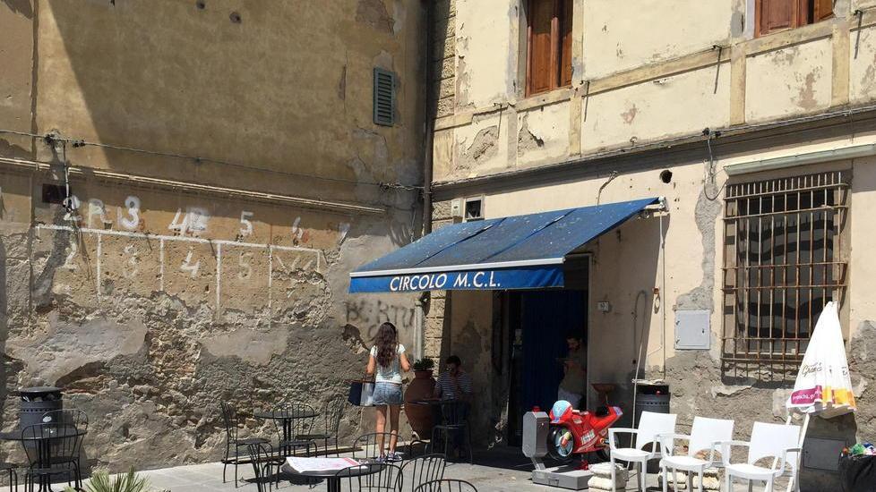 Blitz all’alba nel circolo per portar via le slot
