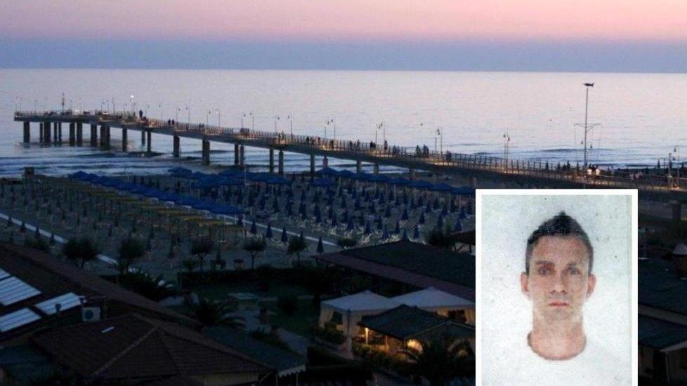 Si tuffa dal pontile e muore annegato
