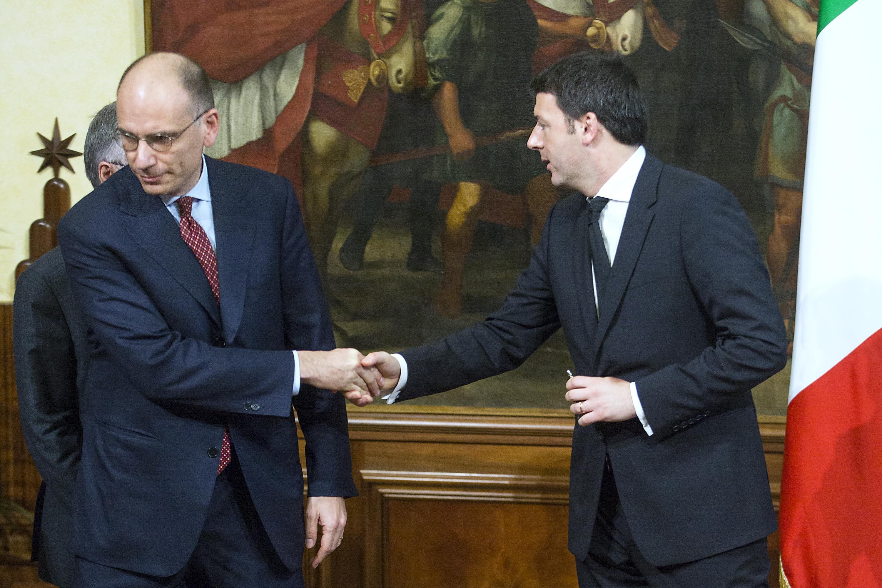 Enrico Letta e Matteo Renzi in un'eloquente immagine