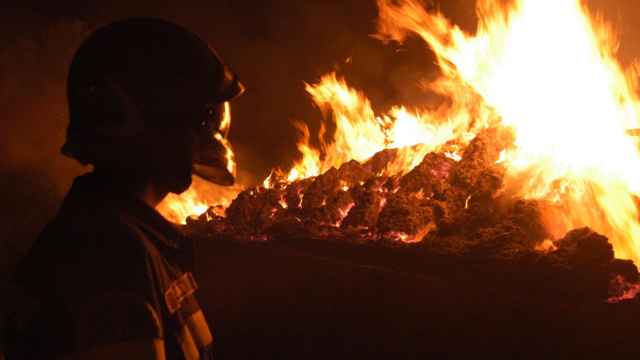 Belle di fieno a fuoco