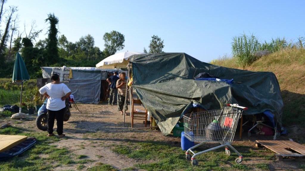 Sgombero al campo rom, trovato materiale da costruzione rubato
