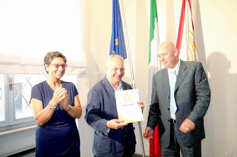 La consegna degli attestati (Marzi Pentafoto)
