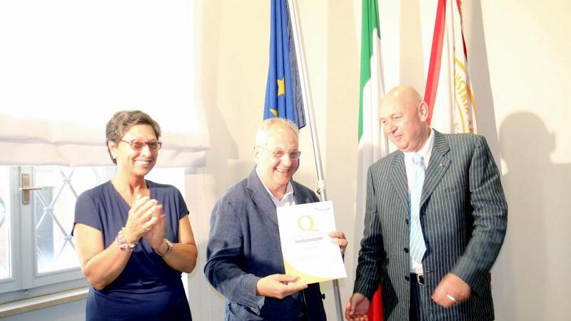 La consegna degli attestati (Marzi Pentafoto)