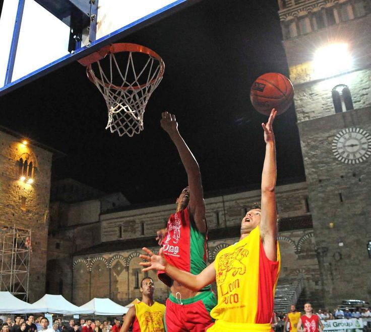 Al via la Giostra del basket in piazza 