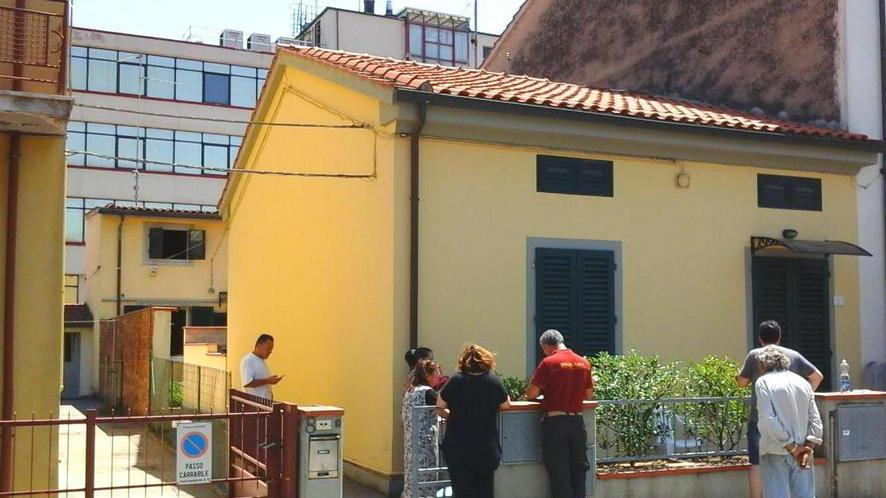 Materasso in fiamme giovane evita il peggio ma resta intossicato