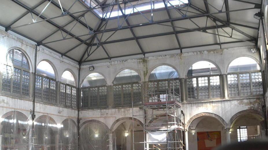 Media distribuzione nella ex chiesa