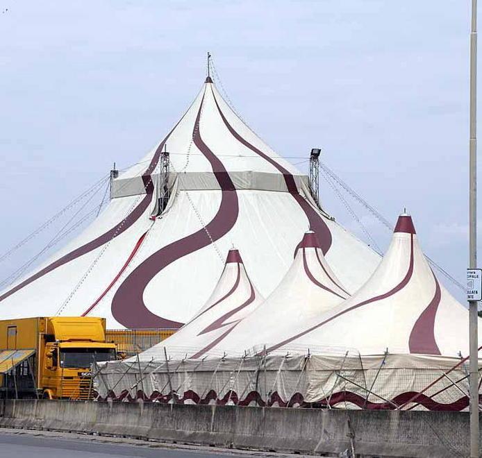 Via libera al circo Millennium