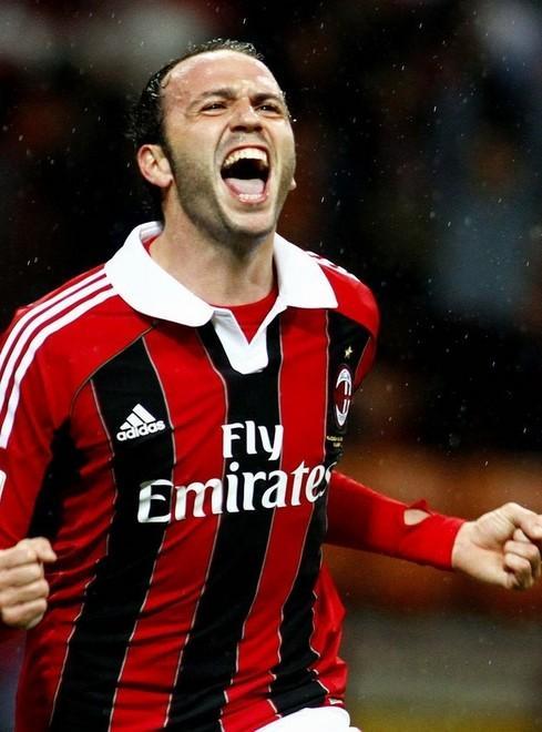 Pazzini ceduto al Verona Llorente piace al Barça 