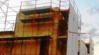 La protesta: quell’impalcatura crea disagio a tutto il paese