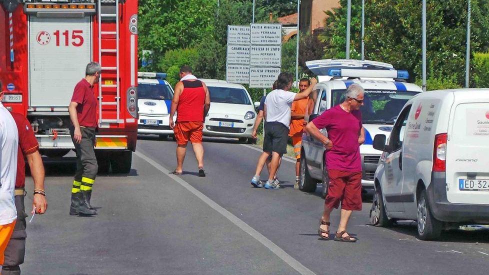 Riparati i cavi divelti dal camion con gru