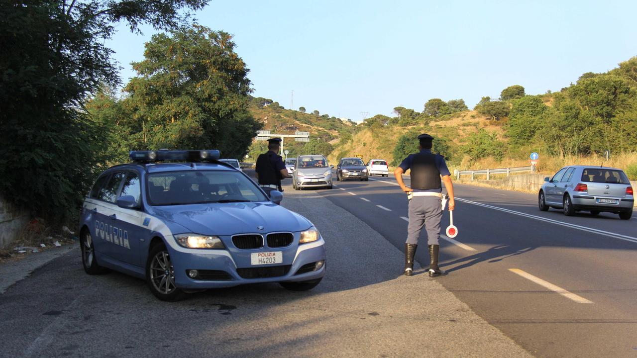 Porto Torres, nasconde l'hascisc nel serbatoio e l'auto va in panne: arrestato 