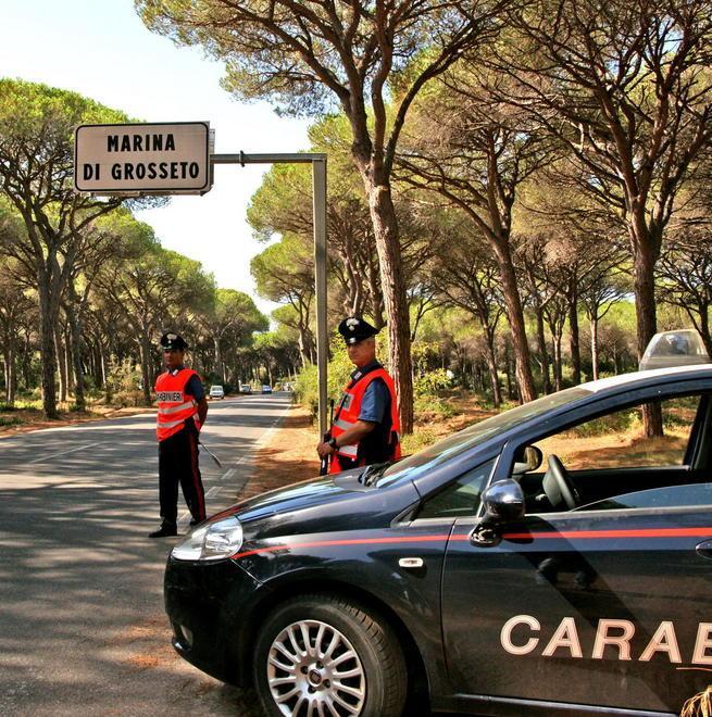 Gli strappano la catenina dal collo in pieno centro a Marina 