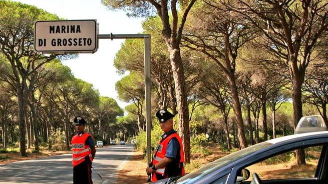Gli strappano la catenina dal collo in pieno centro a Marina