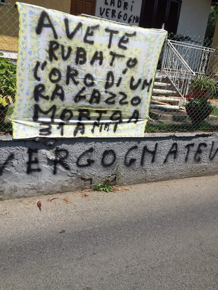 Rubano gli ori che il papà morto aveva lasciato al figlioletto 