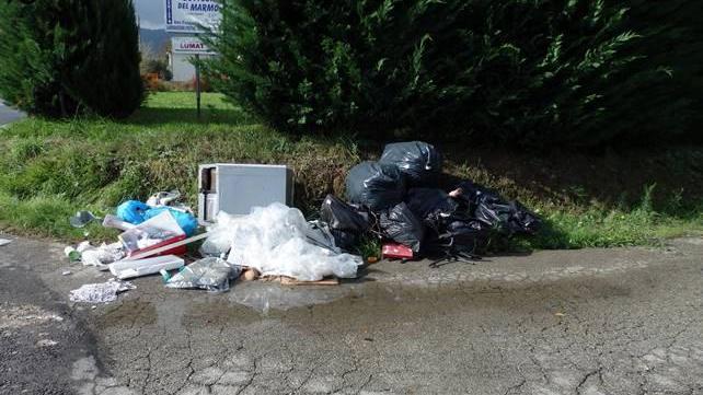 Solo sei multe al mese ai furbetti della spazzatura