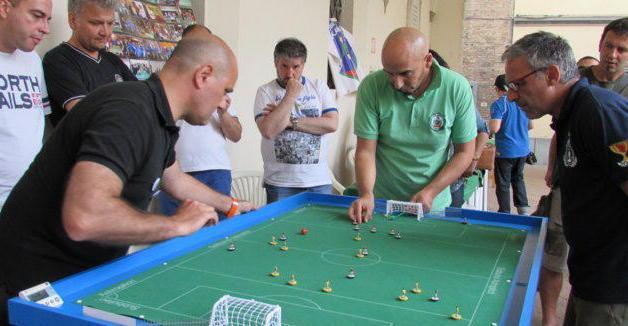 Gli amanti del vecchio Subbuteo si sfidano in un torneo nazionale