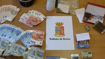 Cercano la ragazzina, trovano la droga in casa dell’amico