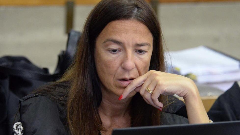 Violenze sulla figlia adottiva, pena ridotta