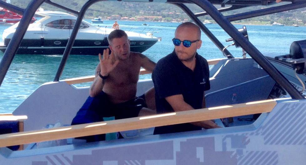 Lapo Elkann ormeggia a San Vincenzo 