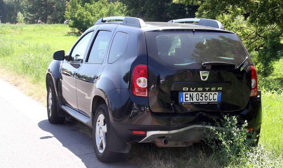 Tamponamenti a catena Due feriti e traffico caos Ieri in via Bacchelli si sono urtate due auto, poi un’ambulanza è arrivata da dietro Carreggiata chiusa per metà mattina e soccorsi per gli occupanti dei veicoli