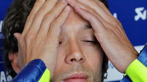 Marquez in pole, Rossi è solo sesto