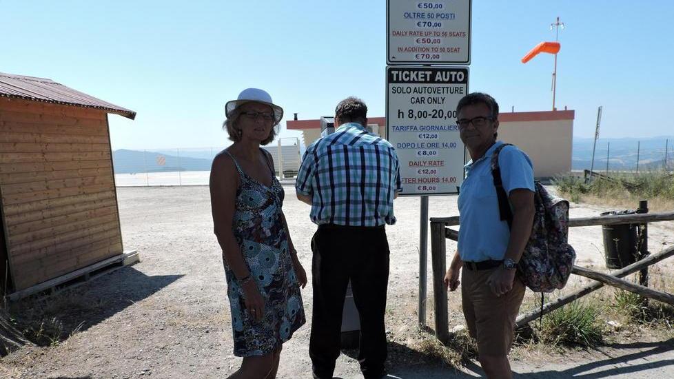 Parcheggi a pagamento: a Volterra c’è la tariffa scaccia-turisti