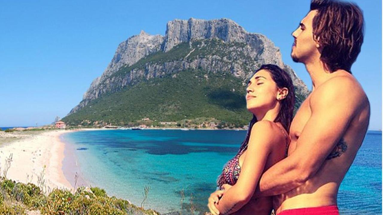 Il fotomontaggio di Cecilia Rodriguez a Tavolara, spacciata per la Puglia