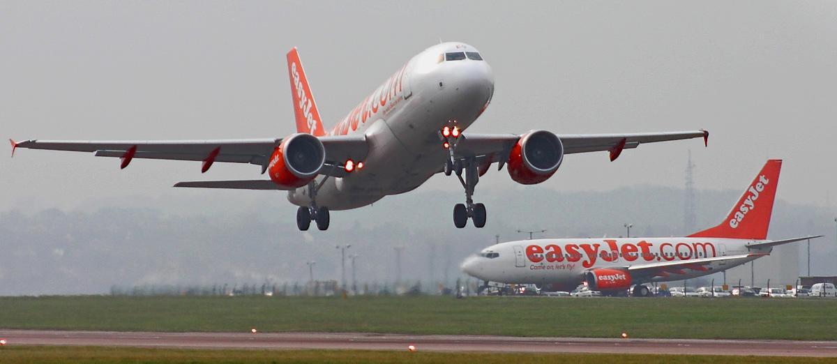 Aerei EasyJet in partenza dall'aeroporto di Olbia