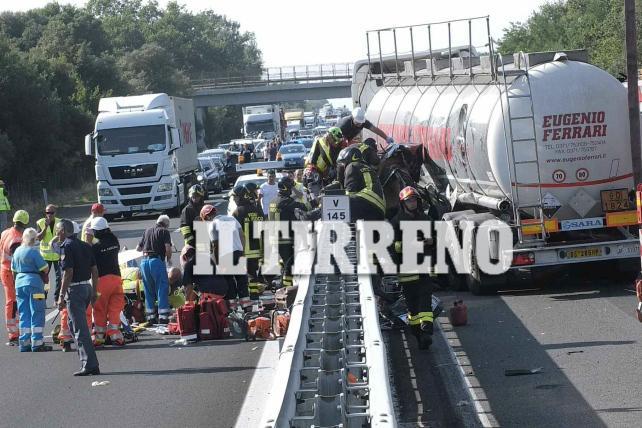 Scontro in autostrada: morti due gemellini di sette mesi, gravissima la madre 