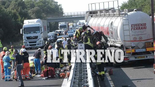 Scontro in autostrada: morti due gemellini di sette mesi, gravissima la madre