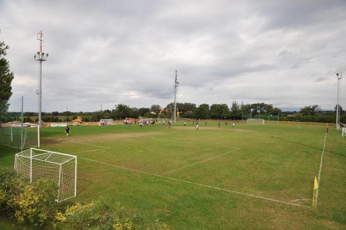 Una veduta del campo da calcio Il Mandorlo a Bibbona
