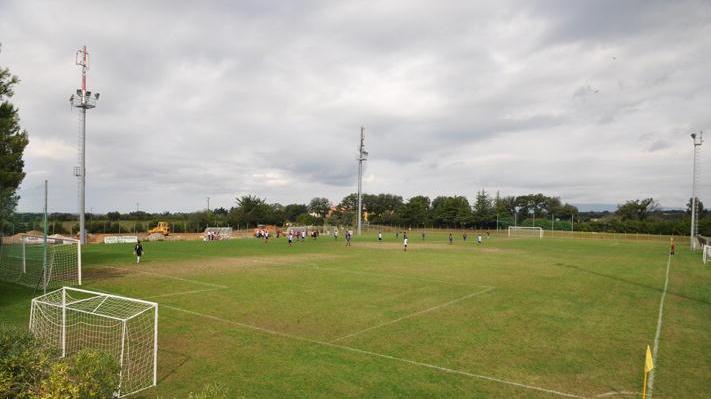 Una veduta del campo da calcio Il Mandorlo a Bibbona