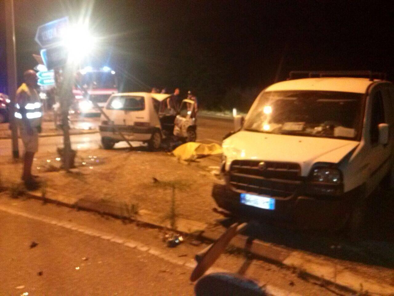 Le due auto dopo l'impatto mortale
