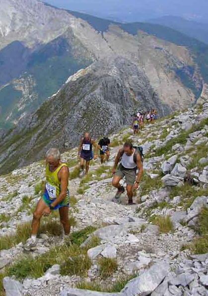 Precipita in un dirupo mentre corre la Sky Race 