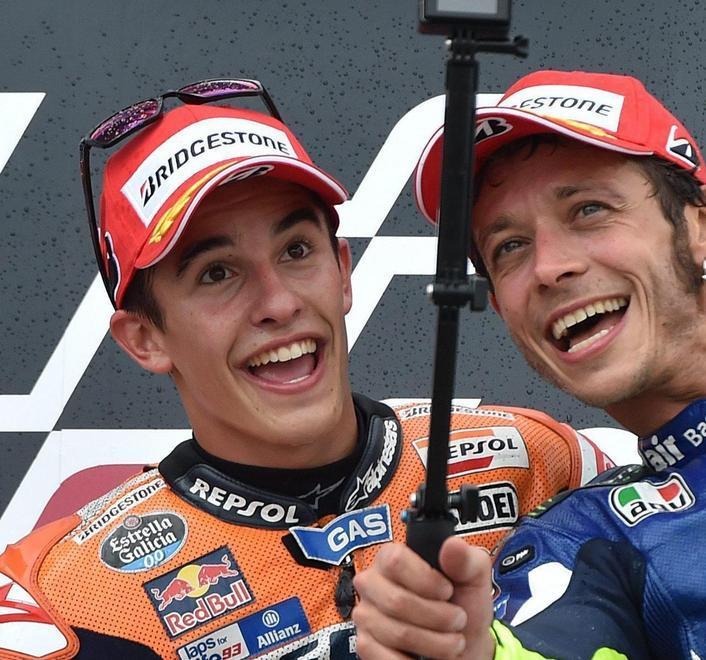 Marquez vola, Rossi terzo 