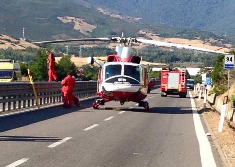 L’auto vola fuori strada, quattro ragazze ferite 