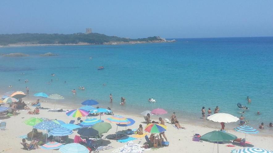 Rena Majore, spiaggia evacuata