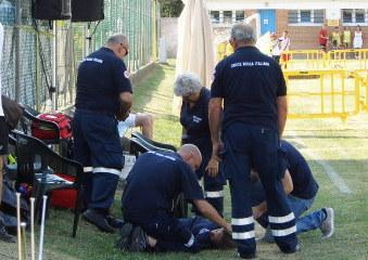 Paura al Palio, sviene volontaria colpita da una pallonata