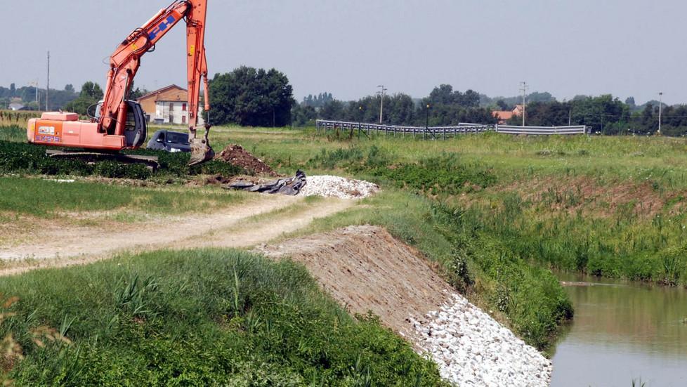 Fossa Marina, lavori anti nutrie sull’argine 